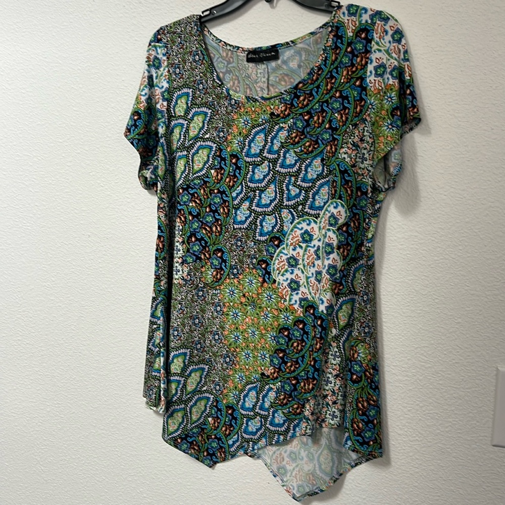 Women’s blouse. Staggering bottom.